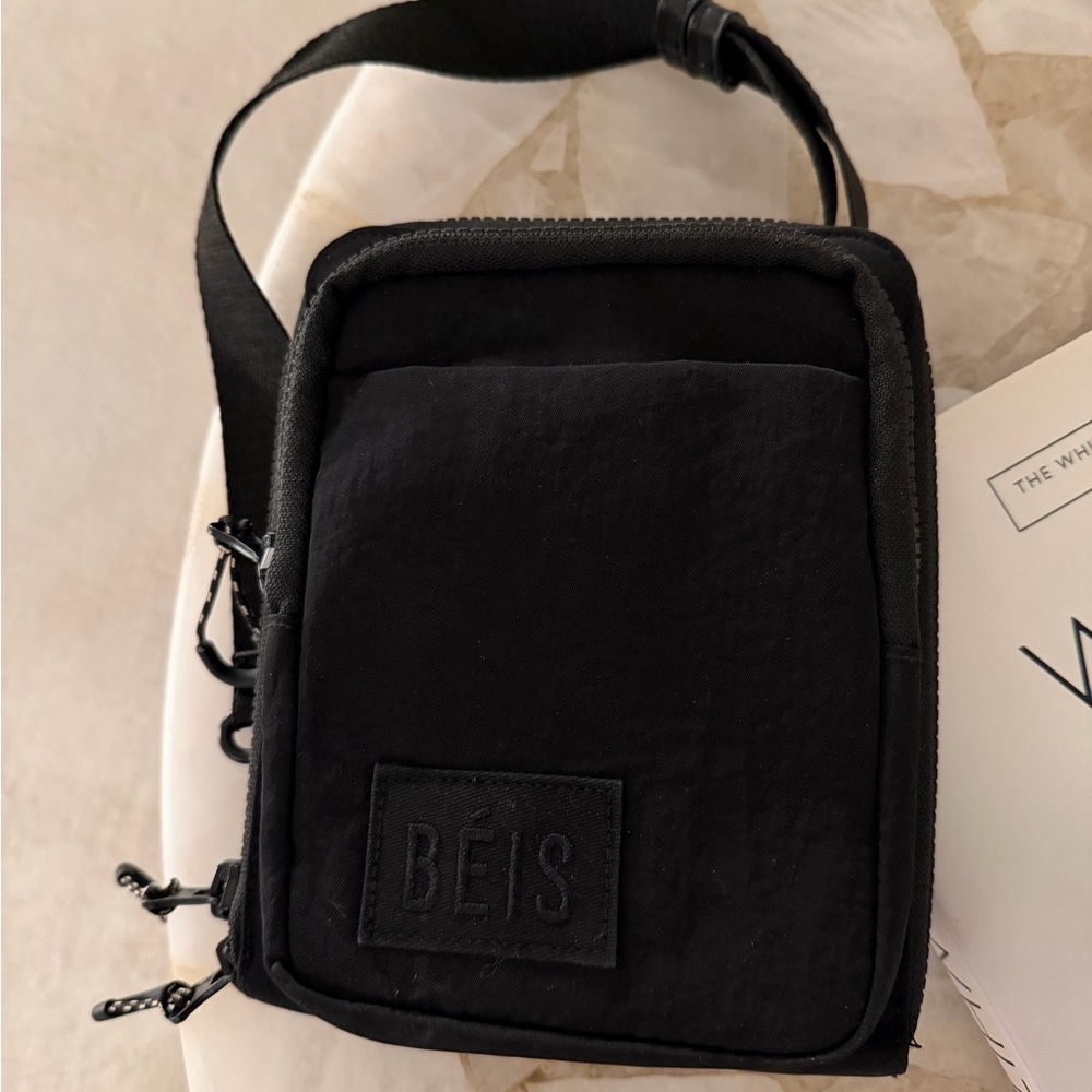 BEIS The Sport Sling in black